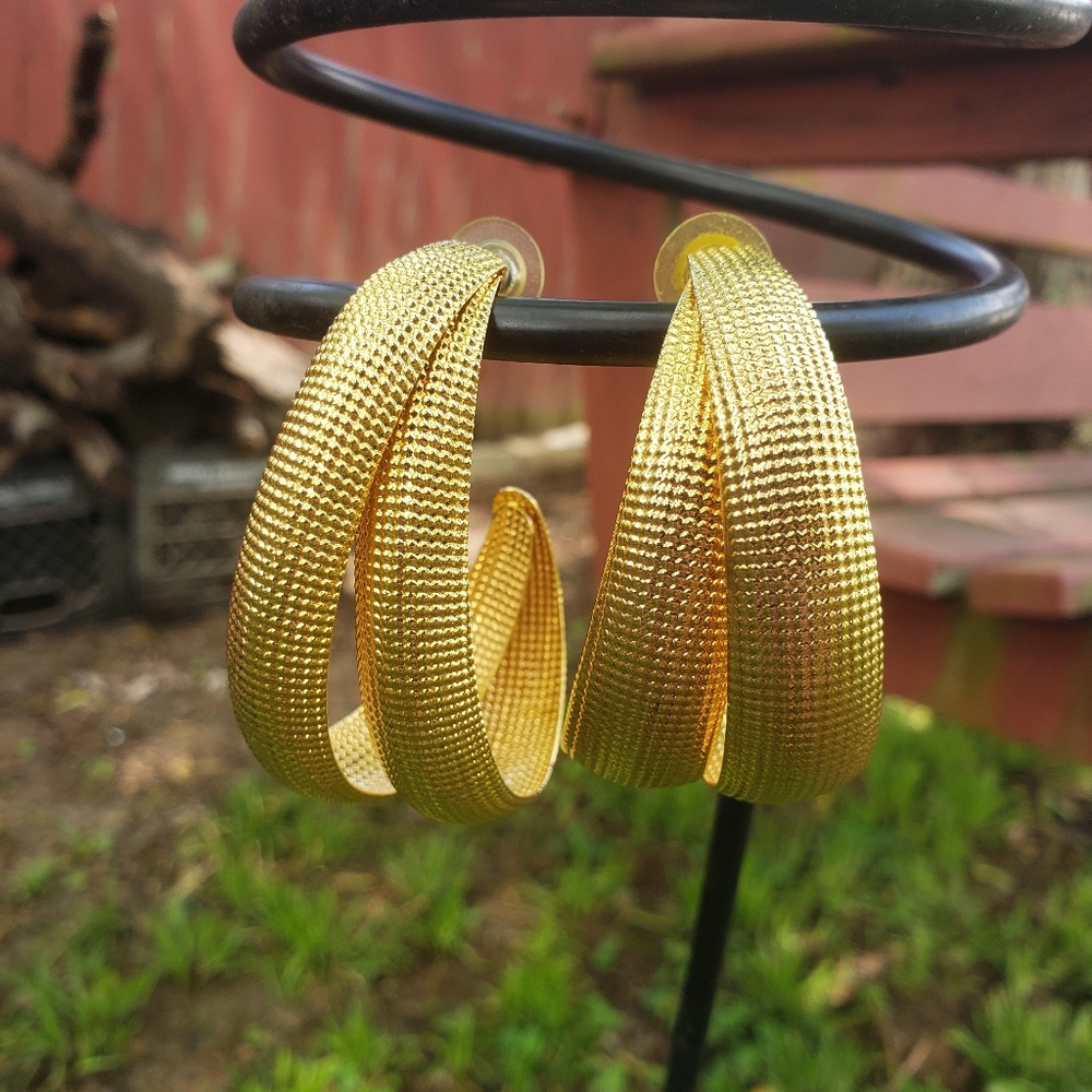 Vintage gold colored earrings